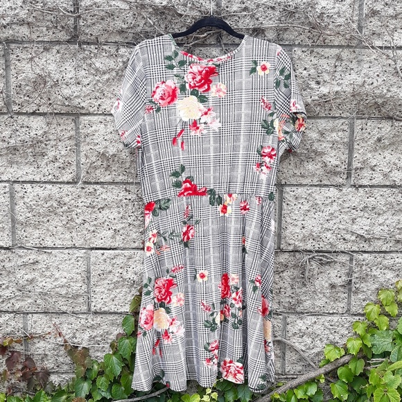 Derek Heart  Floral Hounds Tooth Wrap Dress - Picture 4 of 6